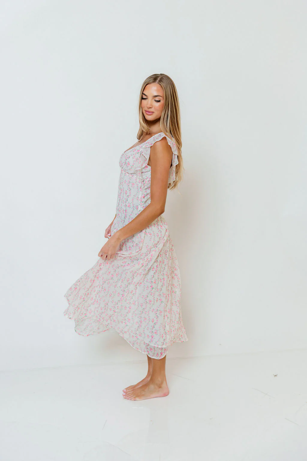 Rosie Flutter Sleeve Floral Maxi Dress in Off-White/Pink - Image 14