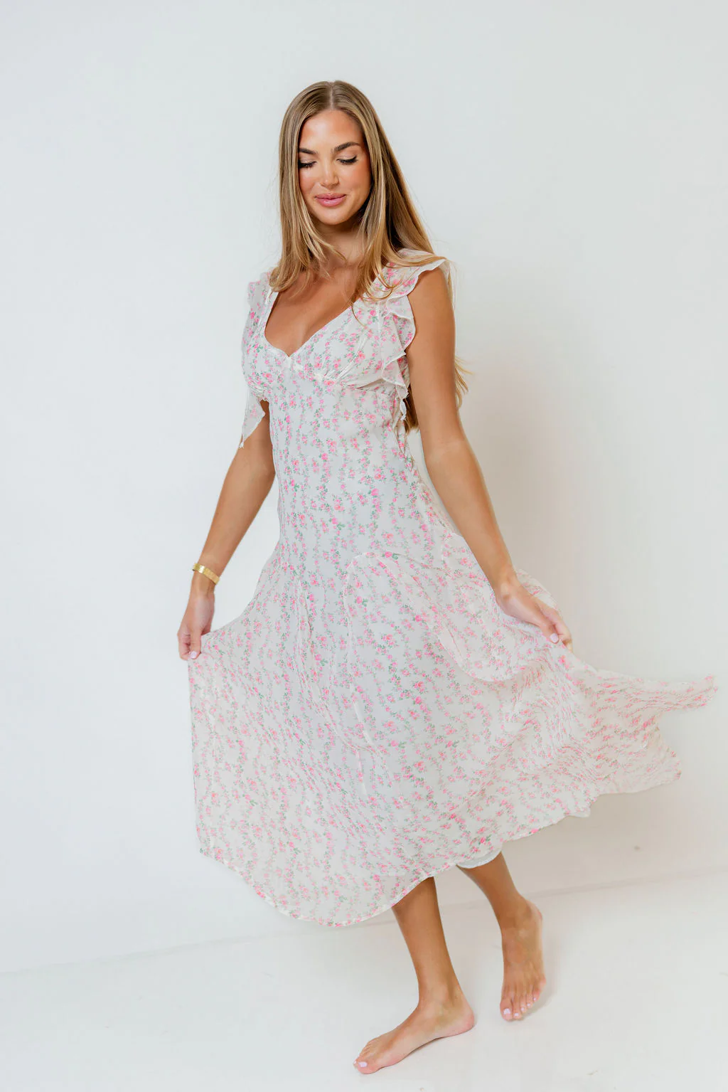 Rosie Flutter Sleeve Floral Maxi Dress in Off-White/Pink - Image 3