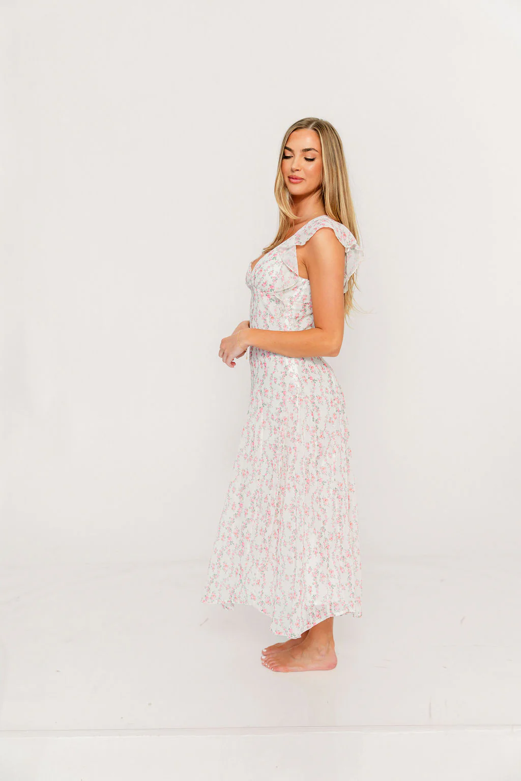 Rosie Flutter Sleeve Floral Maxi Dress in Off-White/Pink - Image 7