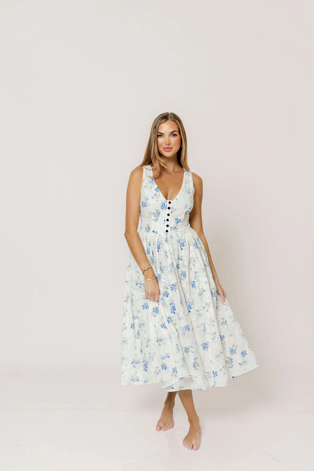 Gracelynn Floral Midi Dress in White/Blue