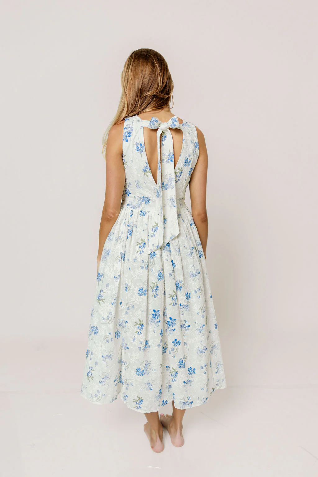 Gracelynn Floral Midi Dress in White/Blue - Image 5