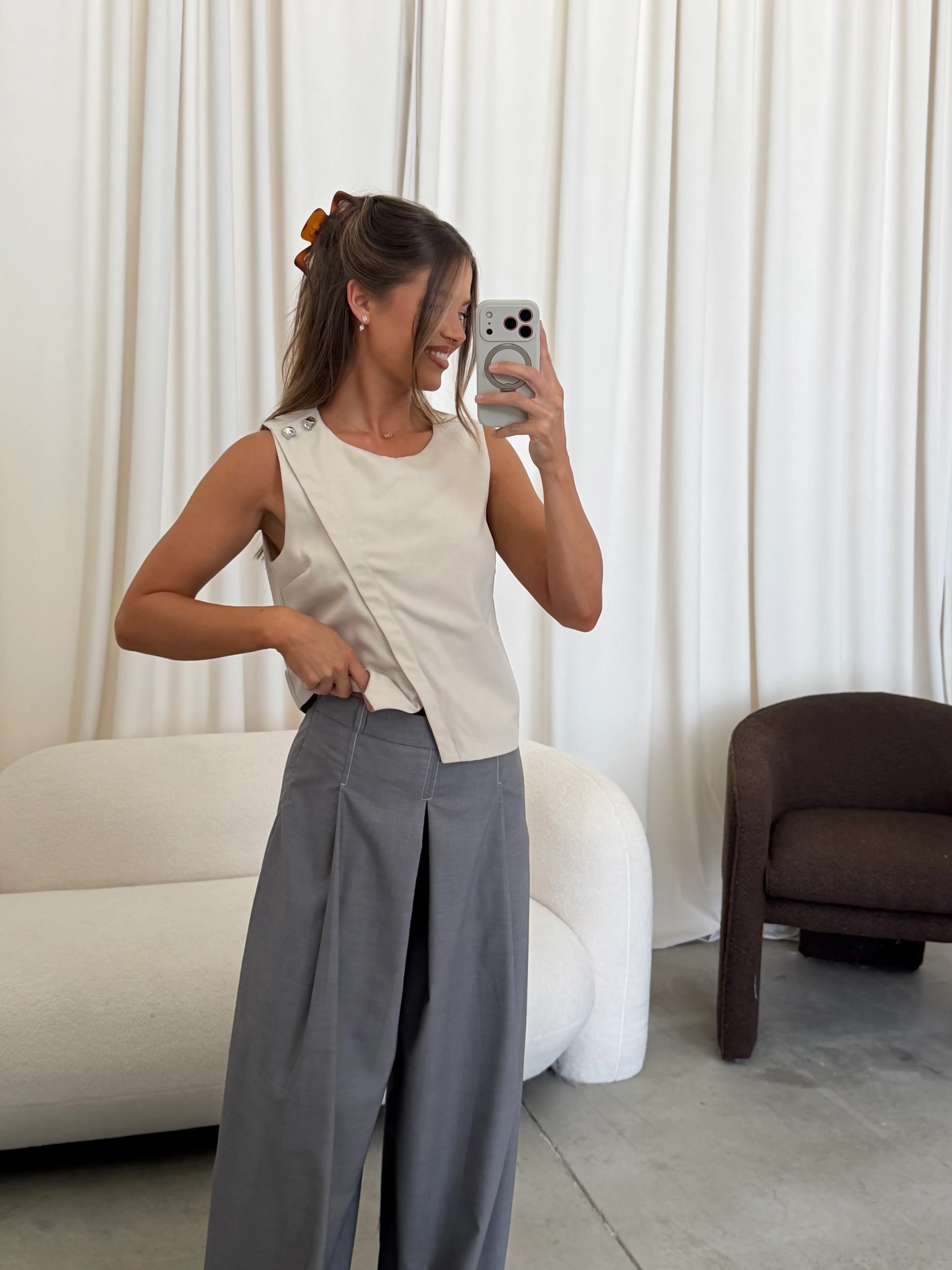 Cheryl Woven Pleat Pants with Belt in Light Gray - Image 6
