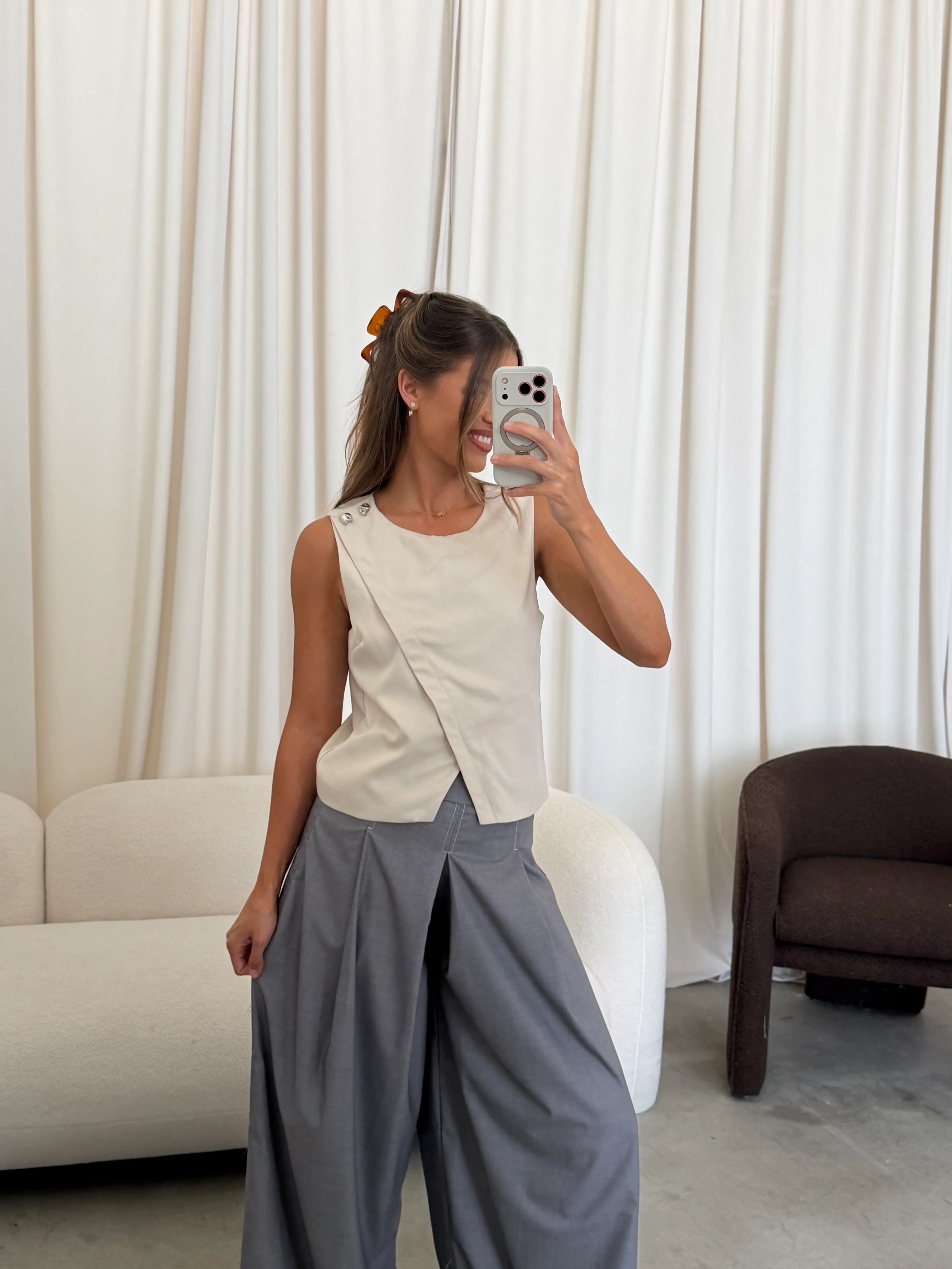 Cheryl Woven Pleat Pants with Belt in Light Gray - Image 8