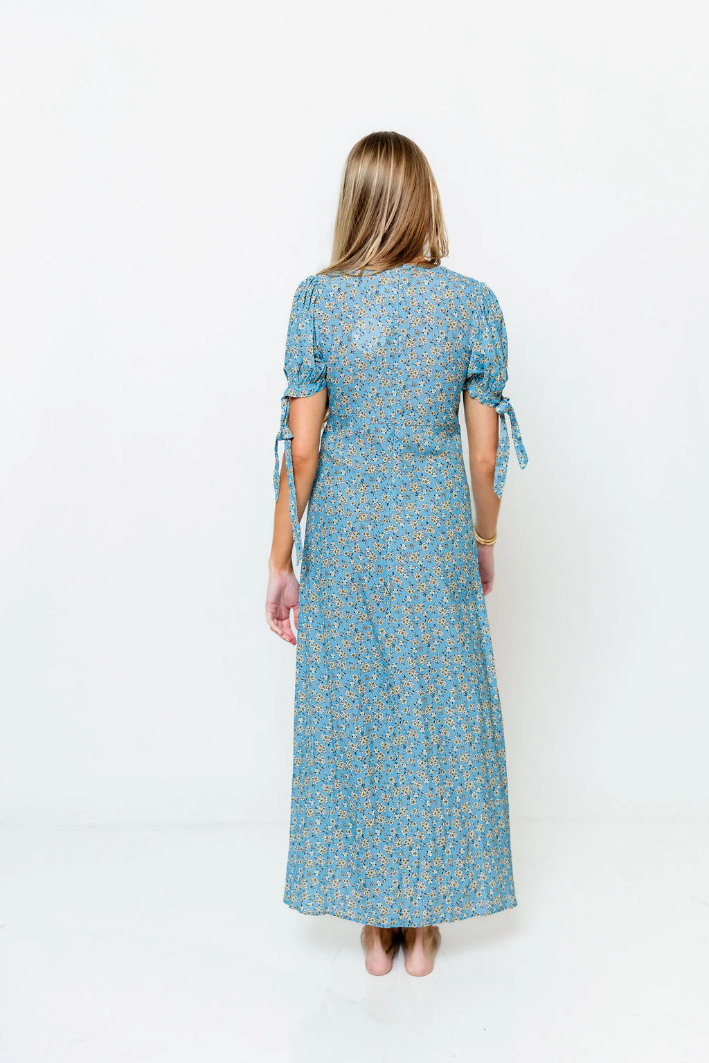 Jada Mulberry Floral Cottage Midi Dress in Blue Floral - Image 4