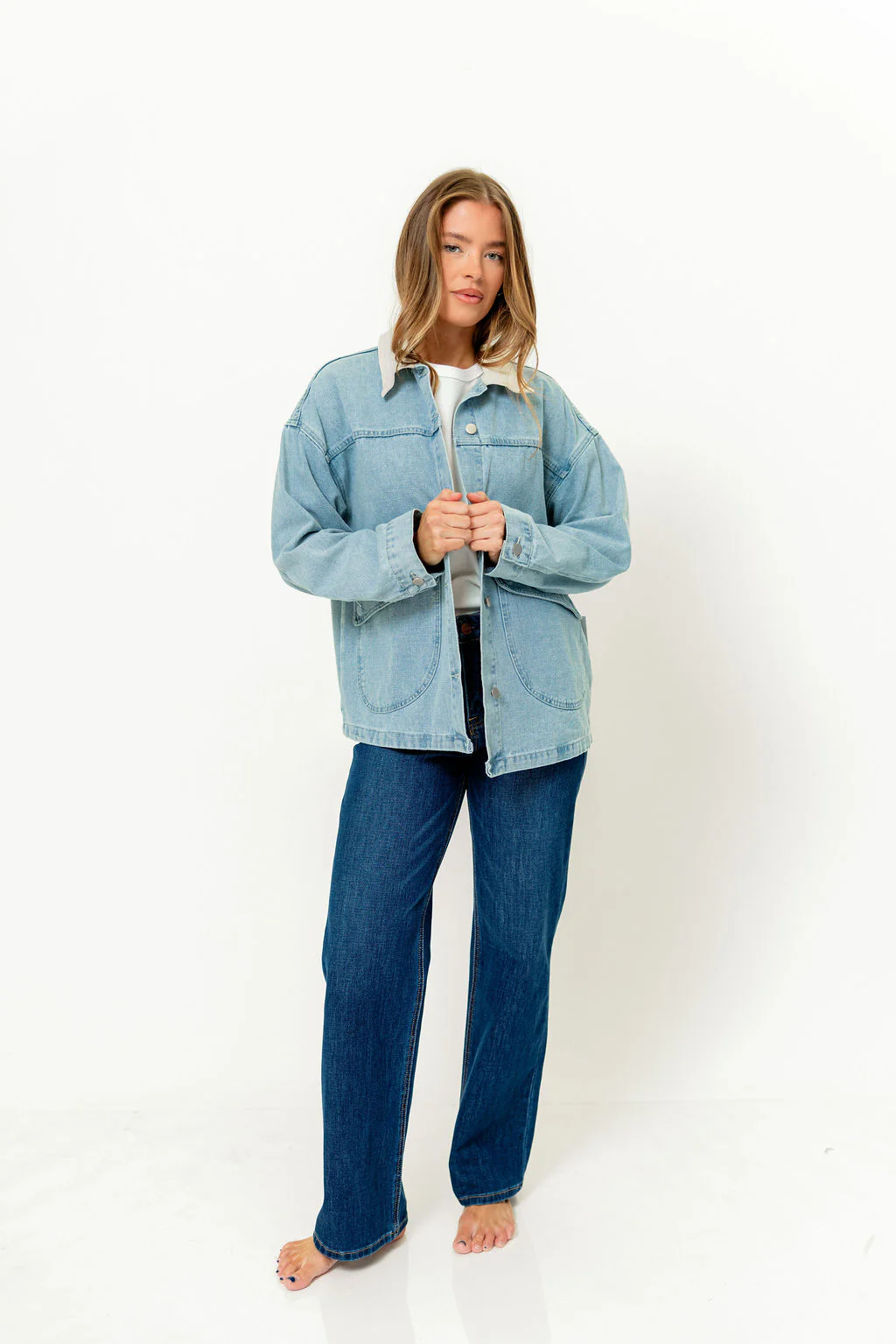 Jones Contrast Collar Light Wash Denim Jacket in Light Denim - Image 4