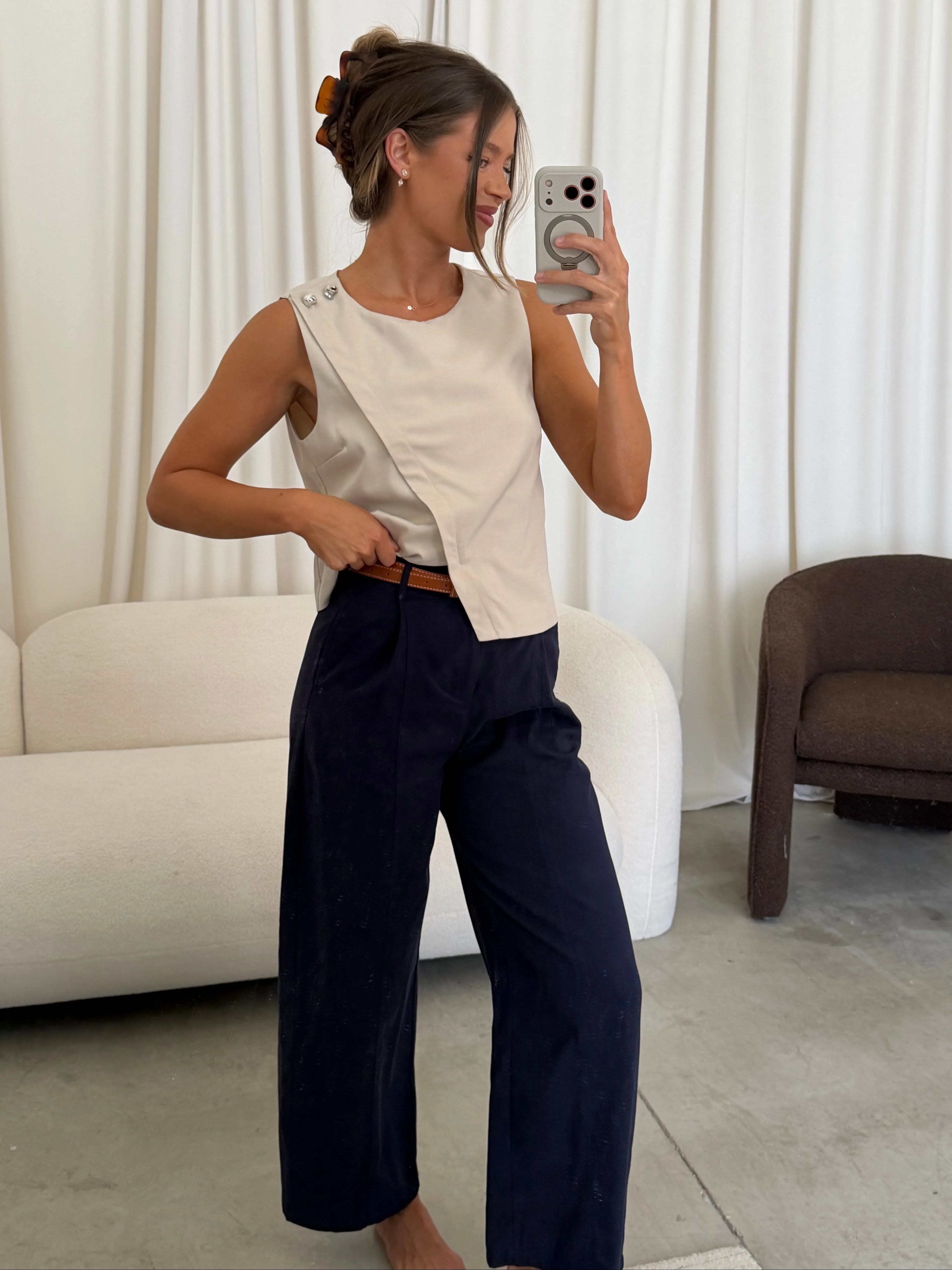 Karmel Pants in Navy - Image 2