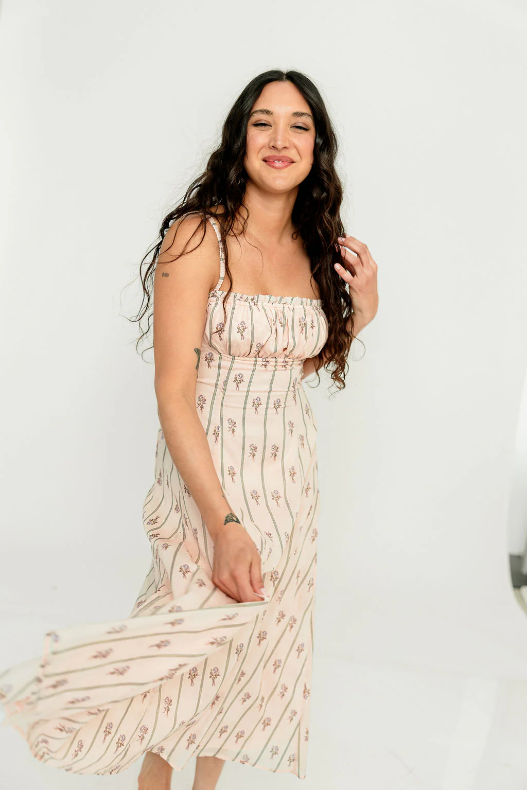 Lynlee Wallpaper Floral Print Midi Dress in Rose - Image 2