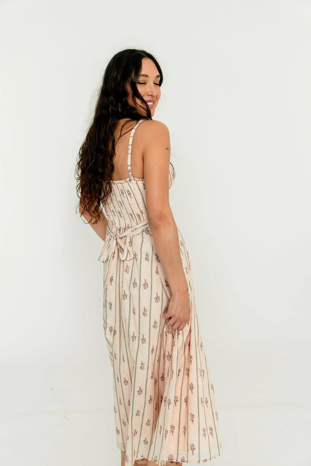 Lynlee Wallpaper Floral Print Midi Dress in Rose - Image 6