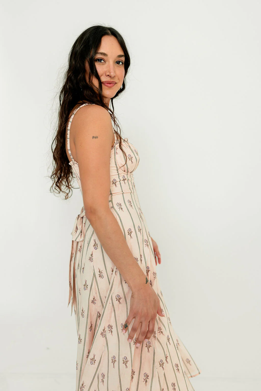 Lynlee Wallpaper Floral Print Midi Dress in Rose - Image 7