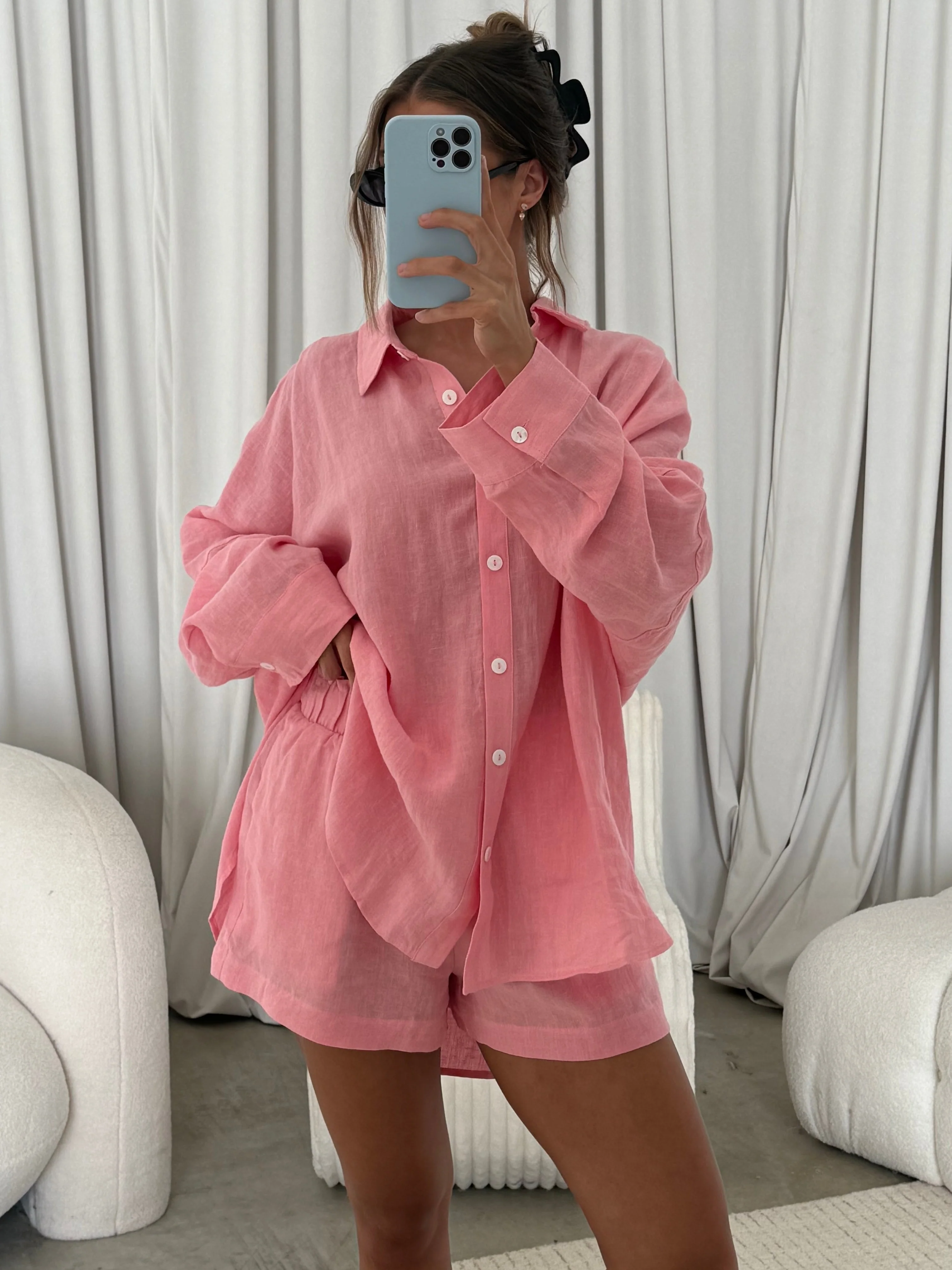 Peyton 100% Linen Button Down Shirt in Bubble Gum - Image 3