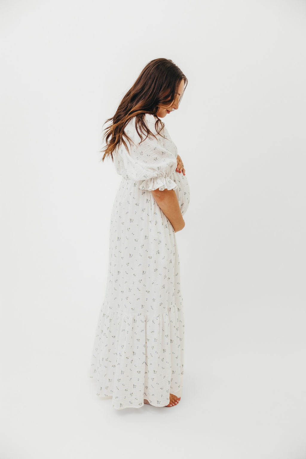 Livvy 100% Cotton Maxi Dress in Off-White / Blue Floral - Bump Friendly & Inclusive Sizing - Image 25