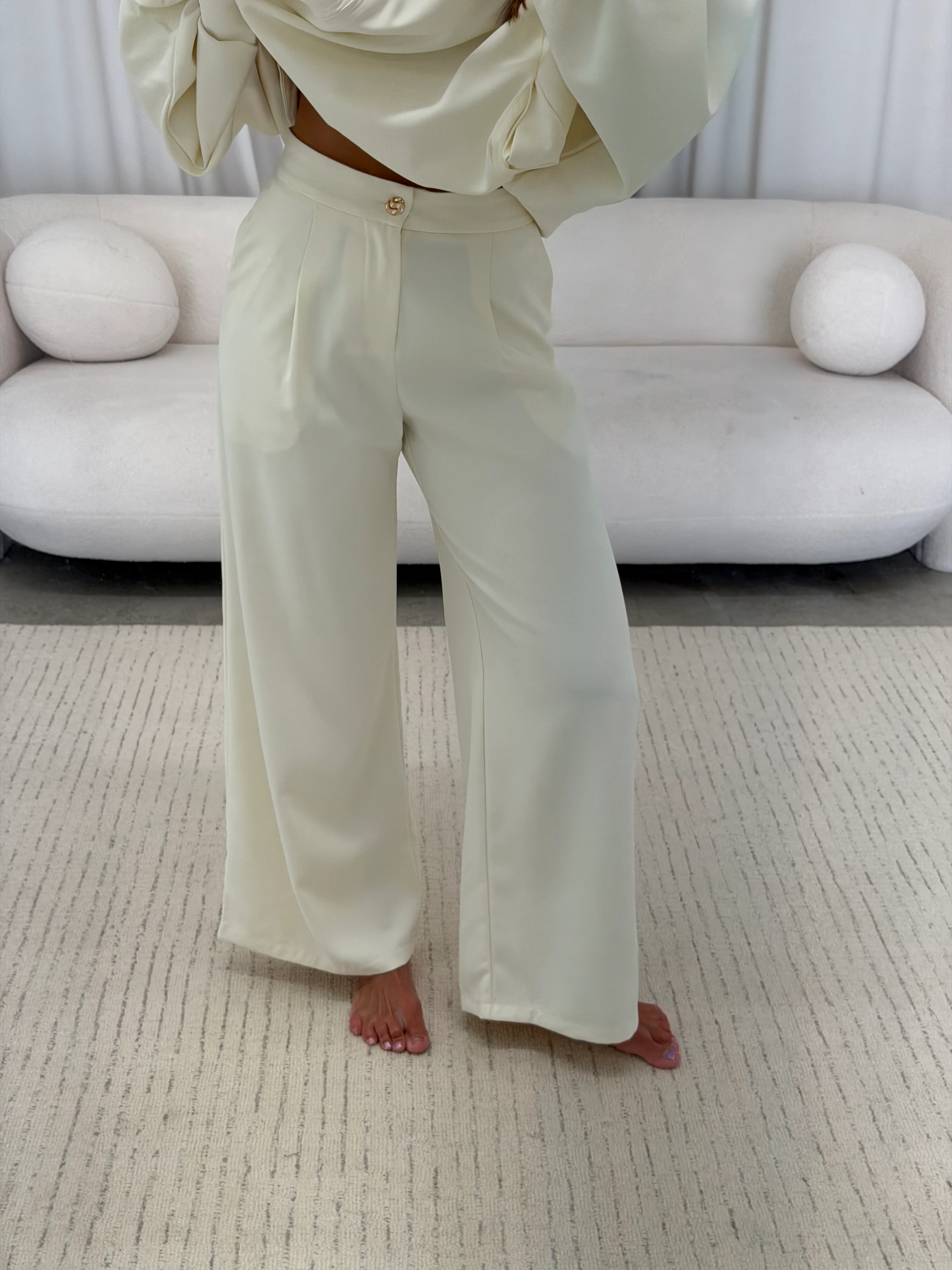 Alcott Set in Cream - Image 7