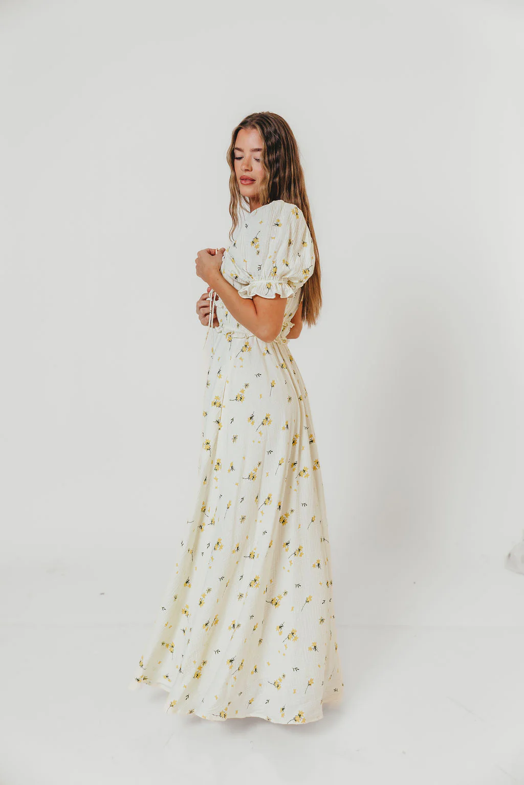 Sydnee Maxi Dress in Yellow Floral - Bump Friendly & Inclusive Sizing - Image 4