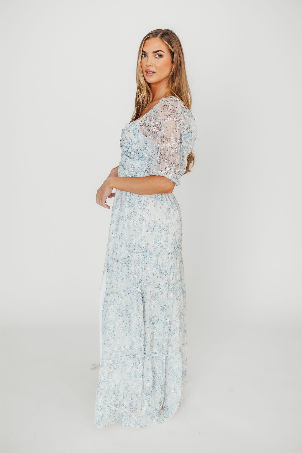 Daphne High Slit Eyelet Detail Maxi Dress in Blue/White Floral - Inclusive Sizing - Image 4