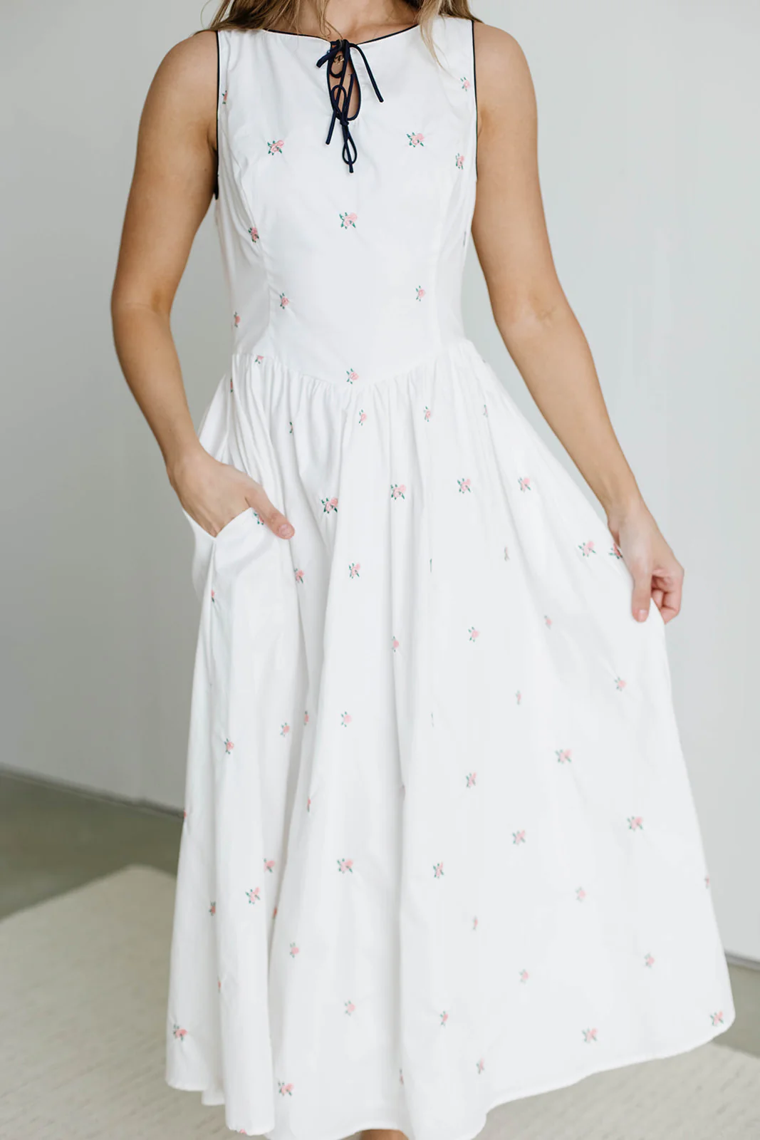 Becky Floral Embroidered Midi Dress in Off-White - Image 3