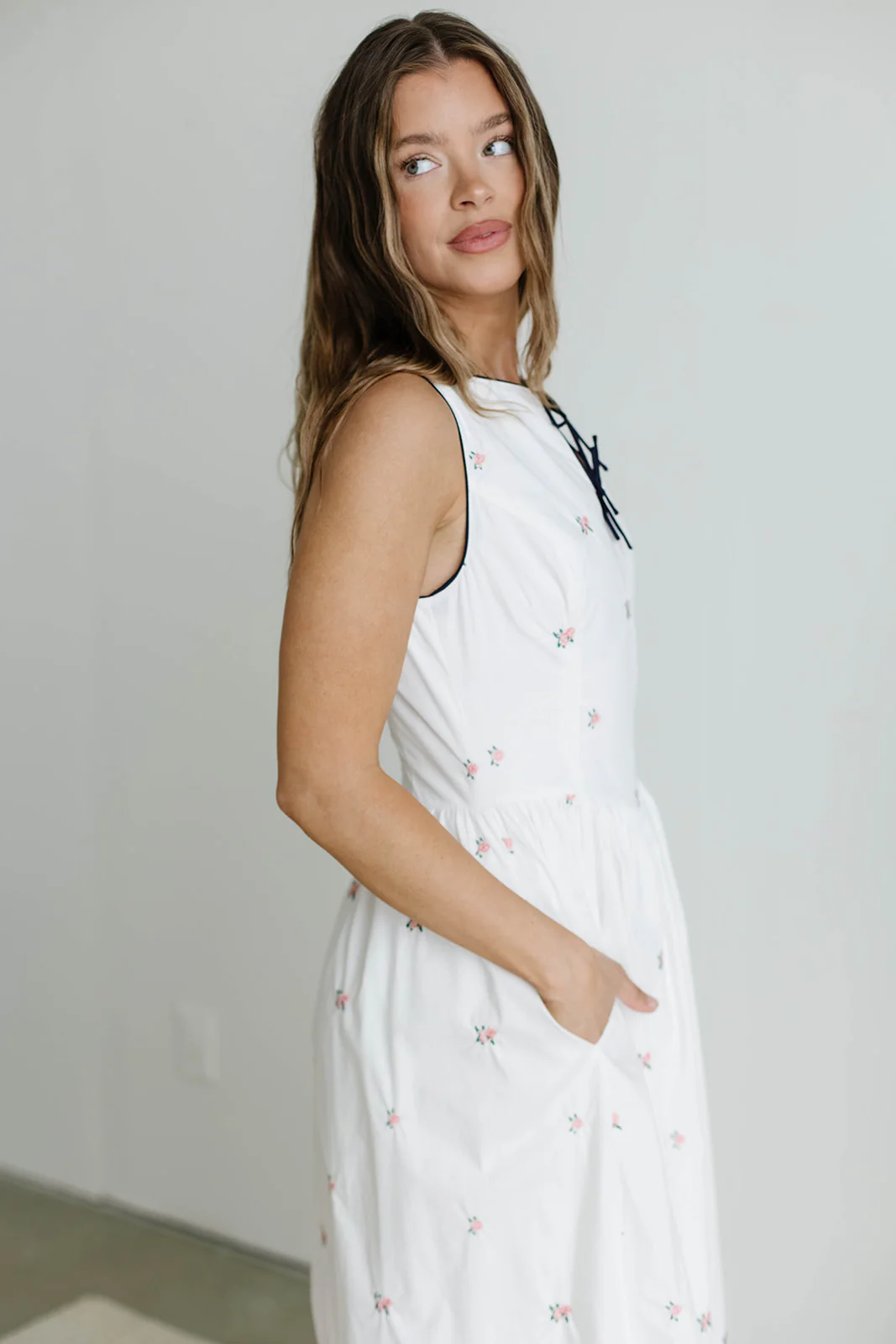 Becky Floral Embroidered Midi Dress in Off-White - Image 4