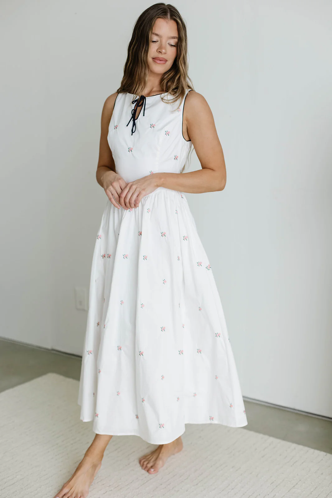 Becky Floral Embroidered Midi Dress in Off-White - Image 5